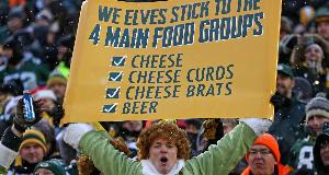 20+ Of The Most Hilarious Game Day Signs That Would Make Any Game Feel Like A Winner