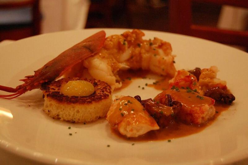 1920px-Lobster_Newburg