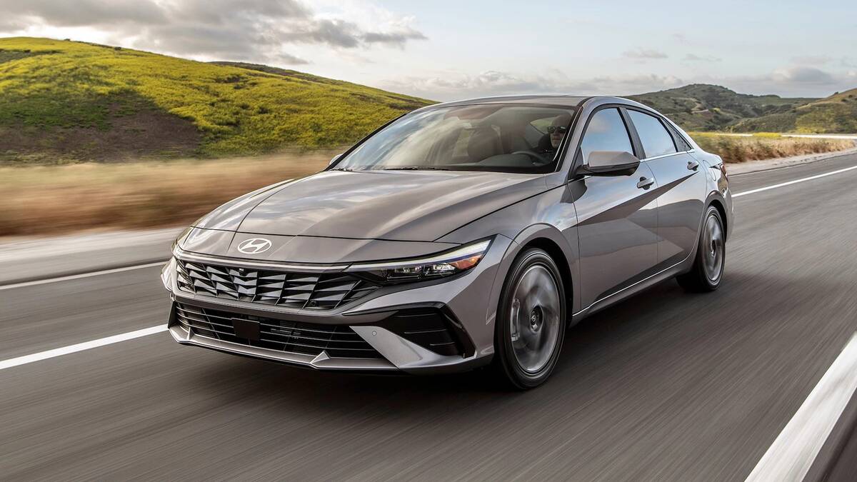 5-2025-hyundai-elantra-hybrid-front-view