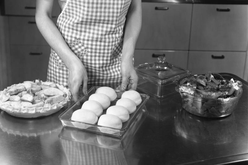 1940s 1950s WOMAN...