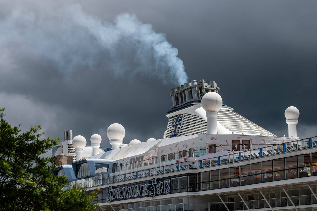Cruise Ship smoke Cruise Ship smoke