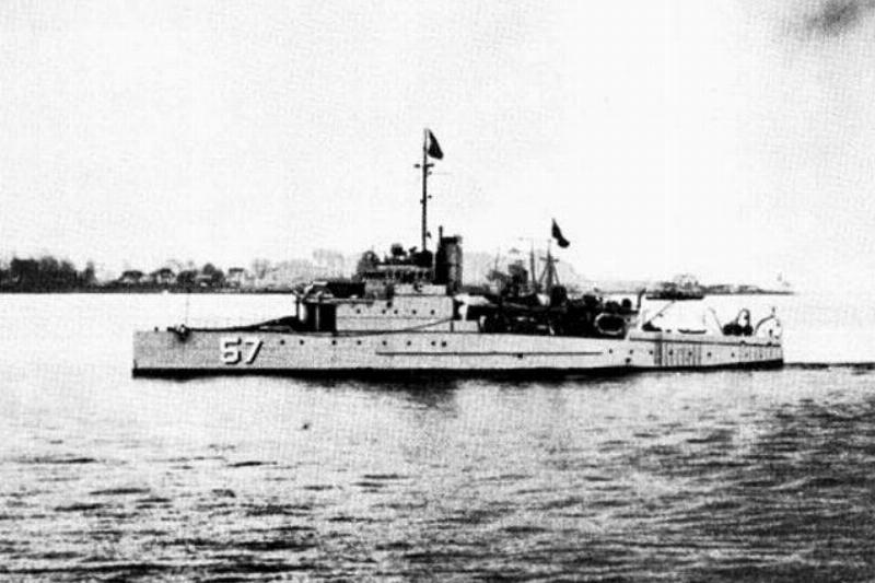 Eagle-class_patrol_craft_PE-57_underway