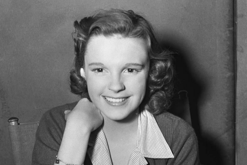 Judy Garland Posing While Sitting Judy Garland Posing While Sitting