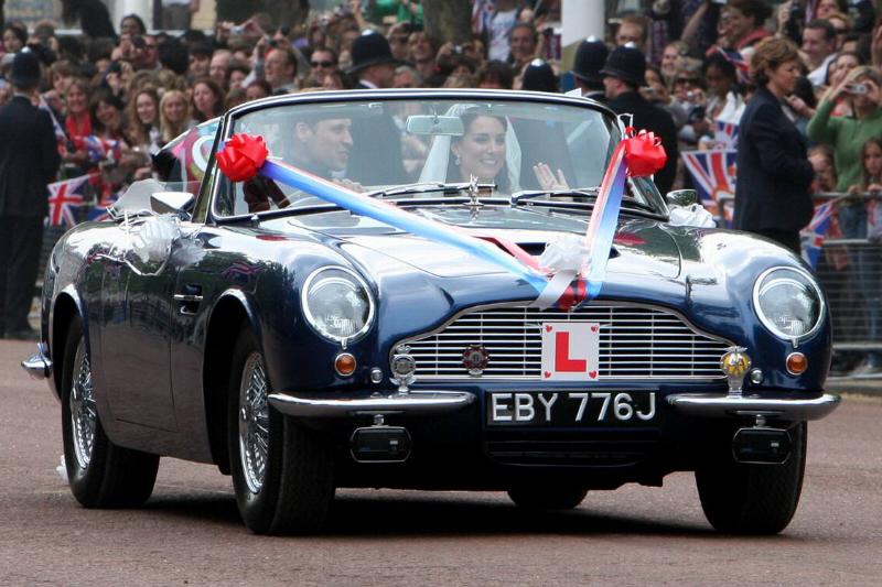 Prince William (L) and his wife Kate, Du