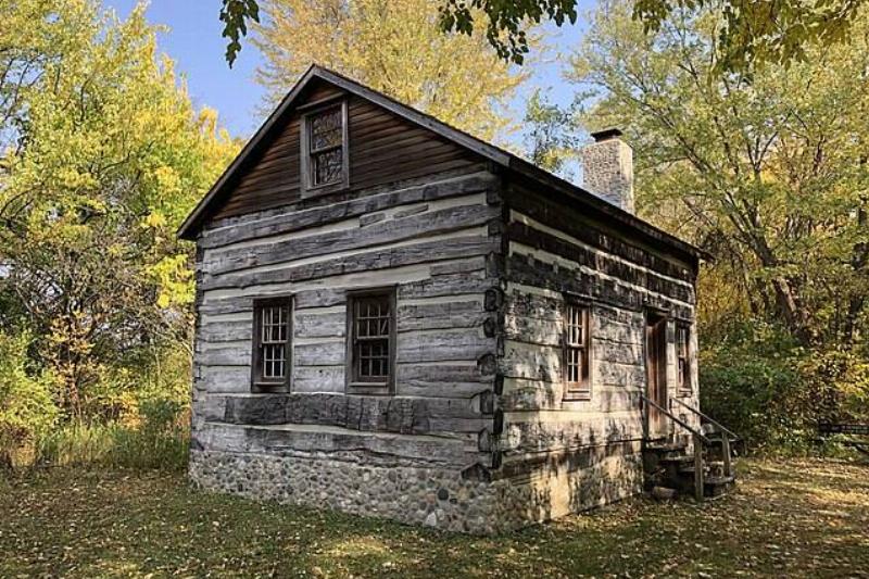 640px-Wood_County_Historical_Center_Log_Cabin