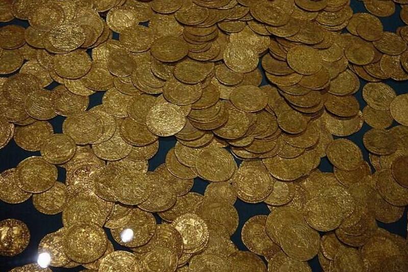 Hoard_of_ancient_gold_coins