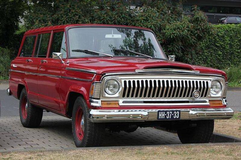 Jeep_Wagoneer,_Bj._ca._1968_(2015-08-12_b)