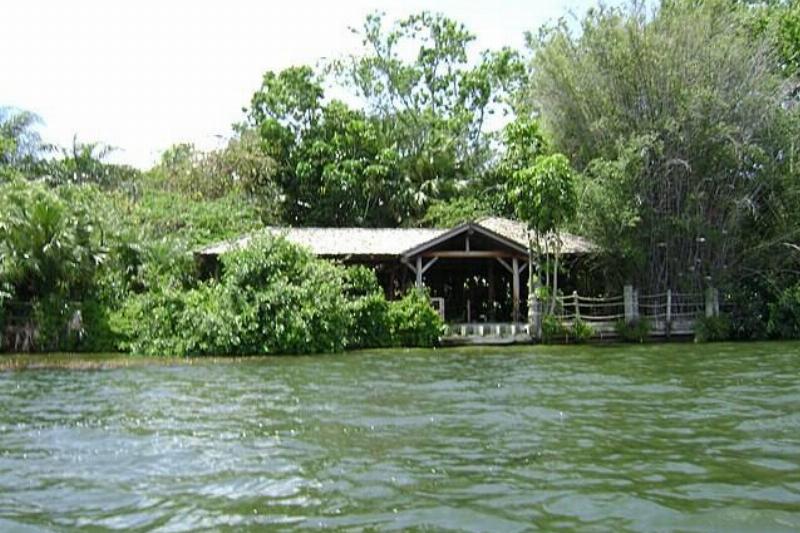 Discovery_Island_(2727208903)