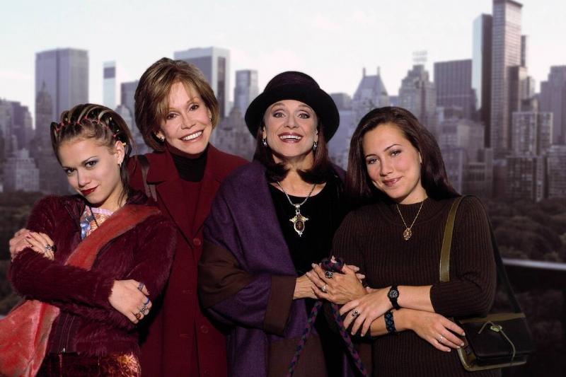 mary-and-rhoda_ZWY4QP