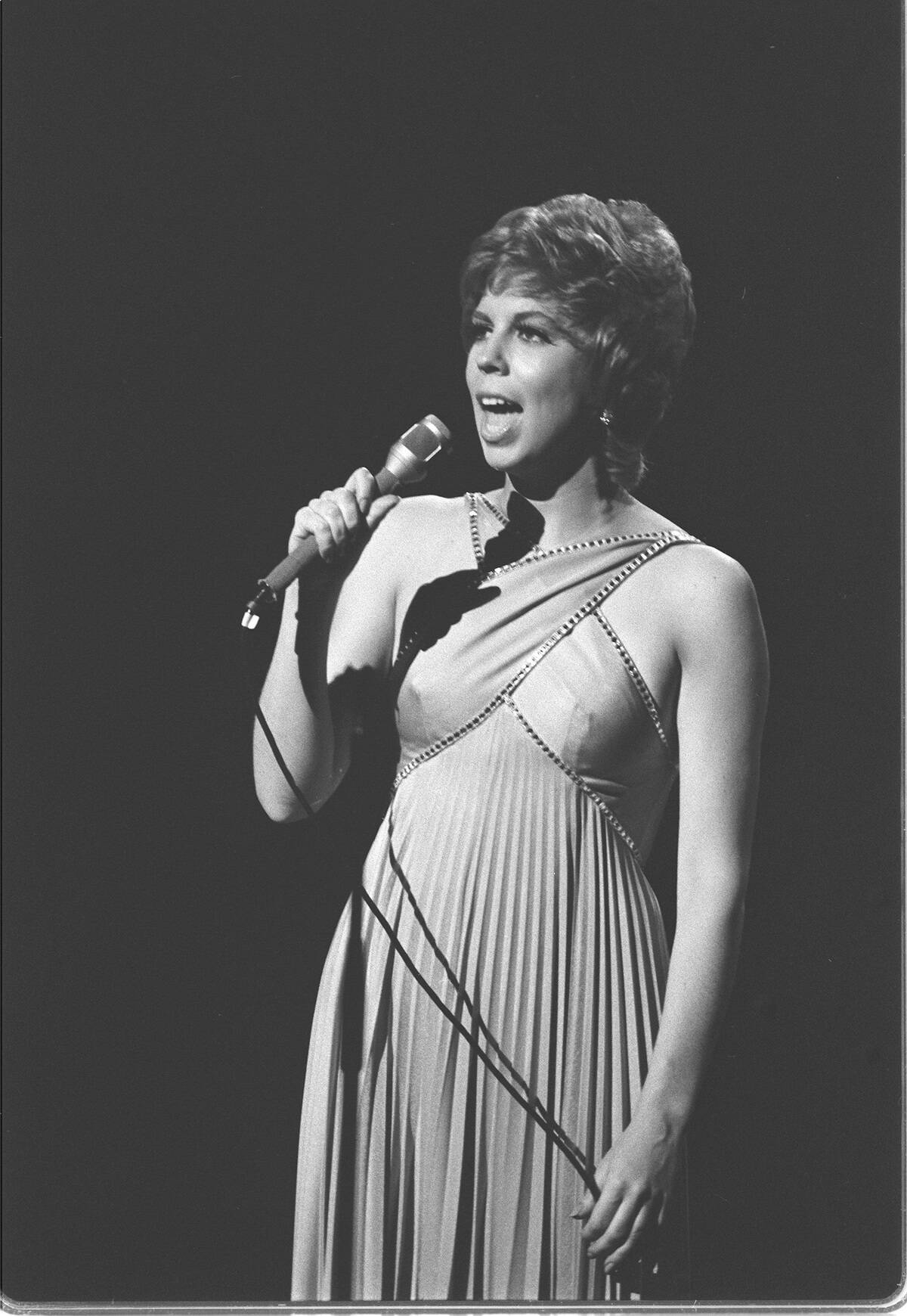 Vicki Lawrence Sings On 'Carol Burnett Show'