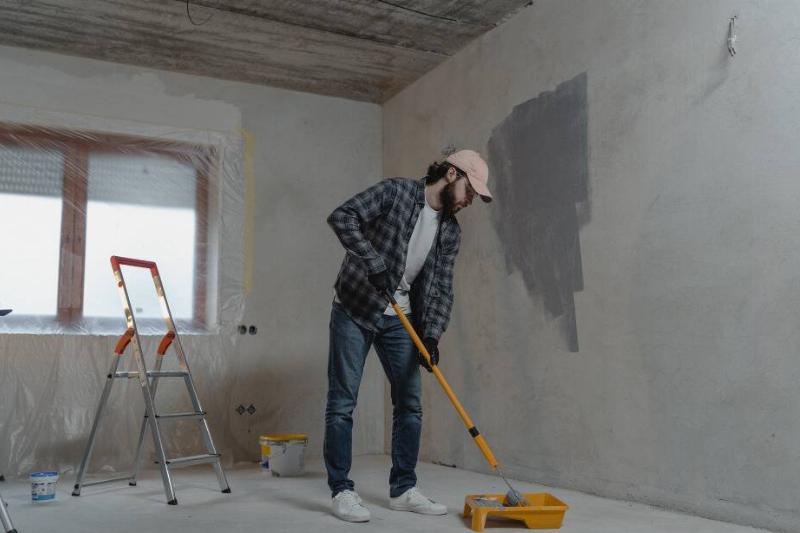 357 Man painting a wall without priming.