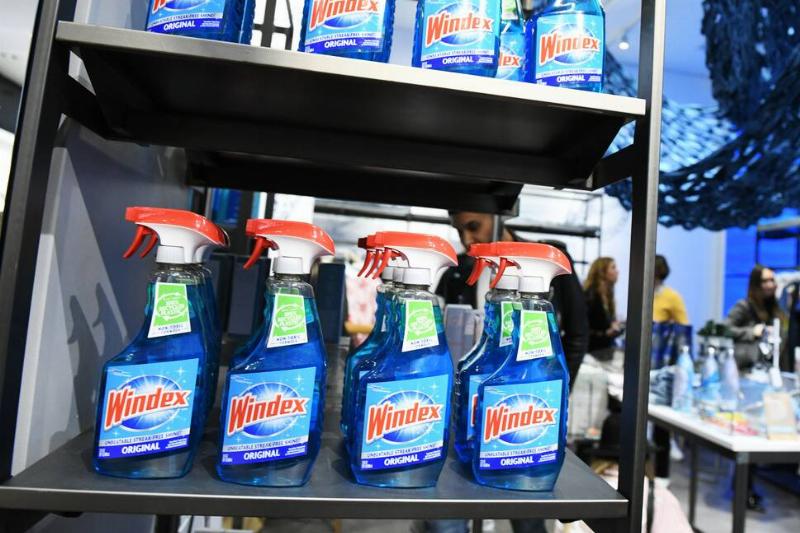 GettyImages-1135868380 Windex containing ammonia in a store.