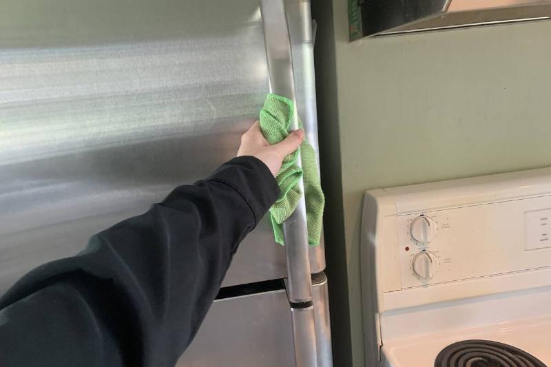 Cleaning a fridge