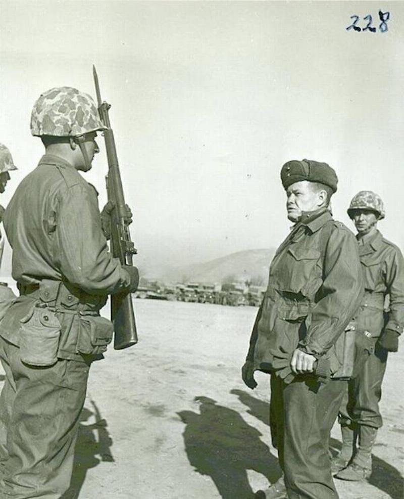Lewis_Puller_Inspecting_Guard,_1951_(15319327093)
