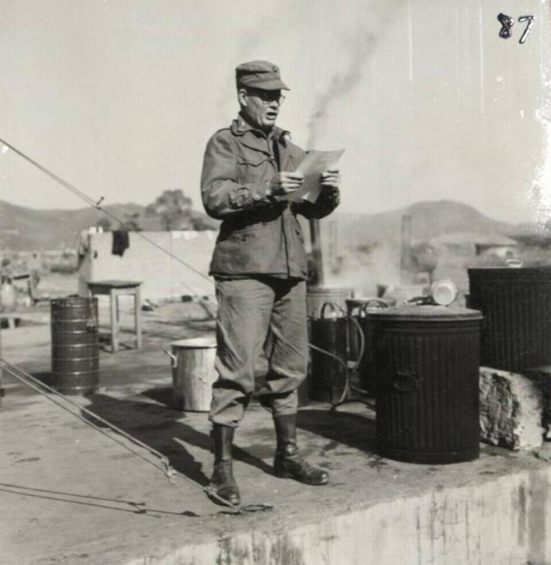 Lewis_Puller_Reads_the_Marine_Corps_Birthday_Proclamation,_10_November_1950_(15904903246)