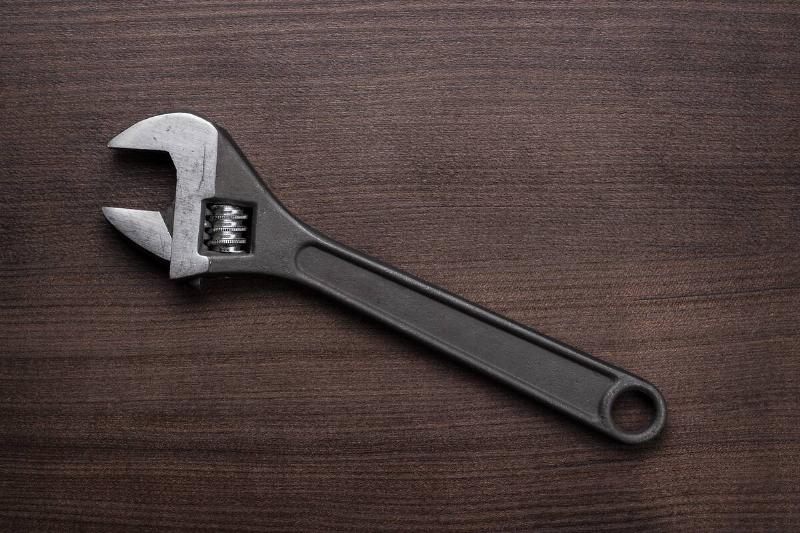 Adjustable wrench