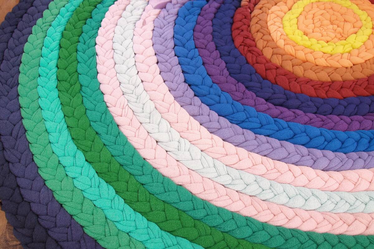 braided T shirt rug A rug made from braided T shirts.