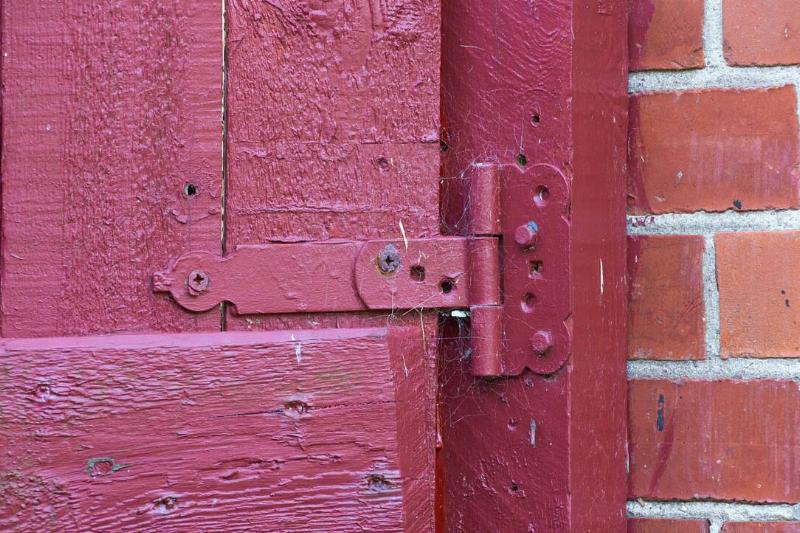 door-handle-2025-04-06-10-39-04-utc Painted door hinge