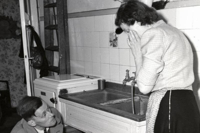 housewife-caught-stealing-electricity-81562