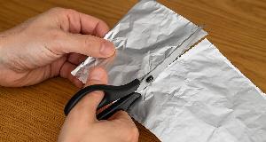 Yes, You Can (Technically) Sharpen Dull Scissors at Home With A Bit of Foil