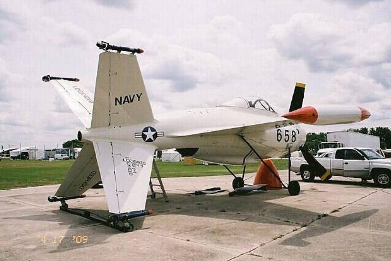 Lockheed_XFV-1_Salmon_RSideRear_FLAirMuse_SNF_Setup_17April09_15326031092-93246