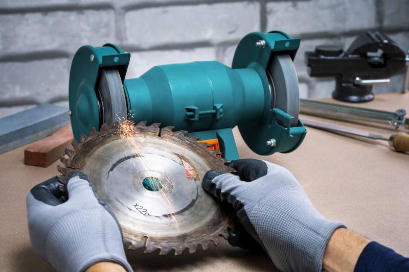 Sharpening circular saw blades on an electric sharpener. 