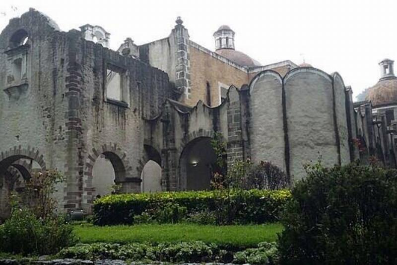 Vista_interior_lateral_del_ex_Convento_del_Desierto_de_los_Leones