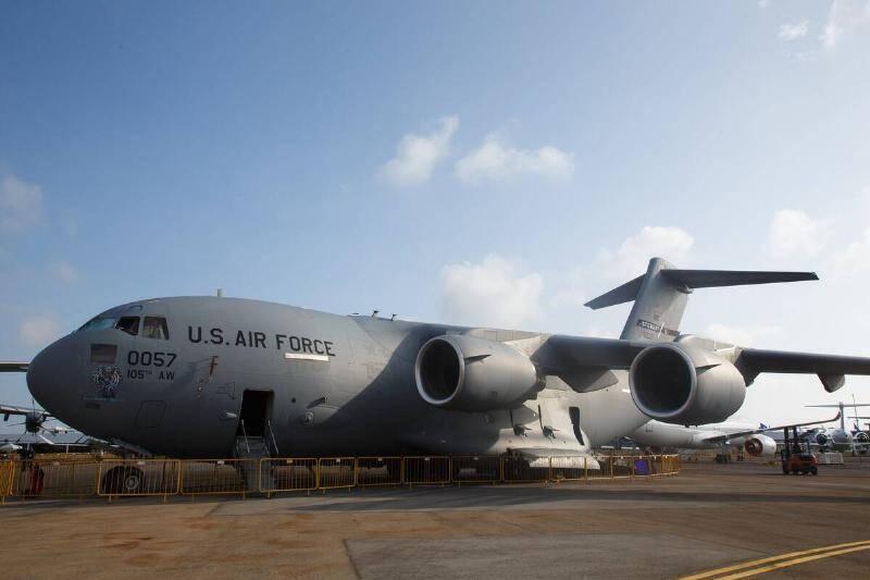 aircraft-displays-at-singapore-airshow-77445