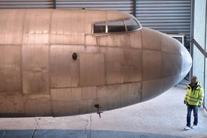 baade-152-in-airport-dresden-international-19295