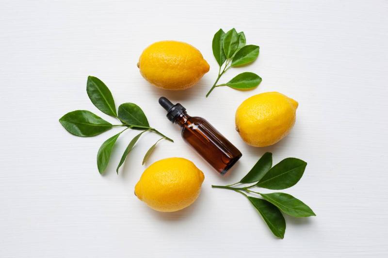 Lemon eucalyptus oil with lemon. 