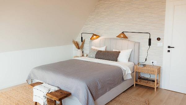 Bedroom with two small lamps.