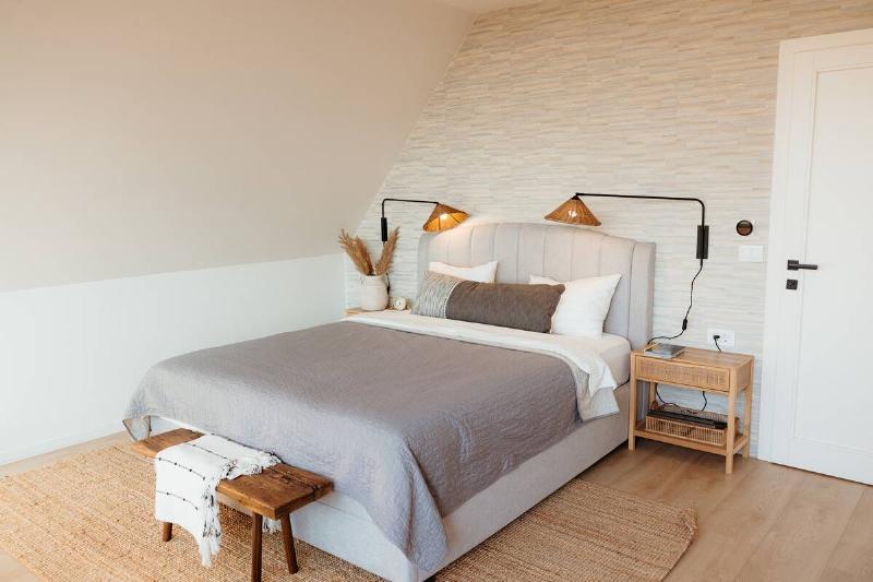 Bedroom with two small lamps.