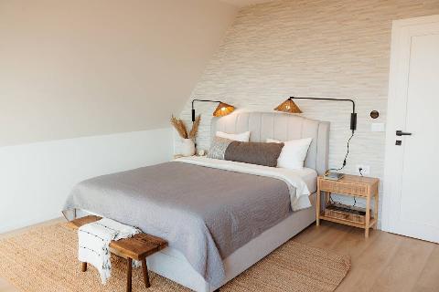 Bedroom with two small lamps.