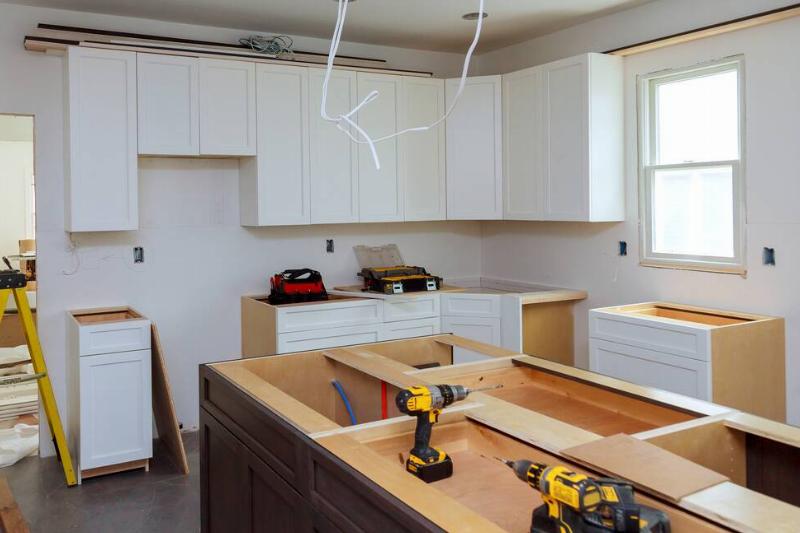 в-комплекте-мебели-в-строке-white-ki-2025-03-27-03-42-13-utc Кухня в процессе ремонта.