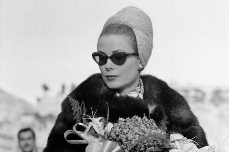 Grace Kelly holding a bouquet of flowers