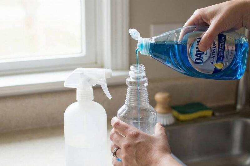 мыло для посуды Мыло для посуды наливается в распылитель.