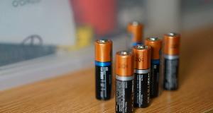 Instantly Tell If A Battery’s Dead With This Simple Test