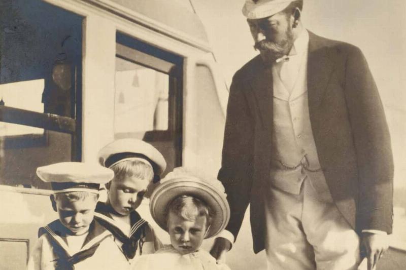 George_Duke_of_York_and_his_children