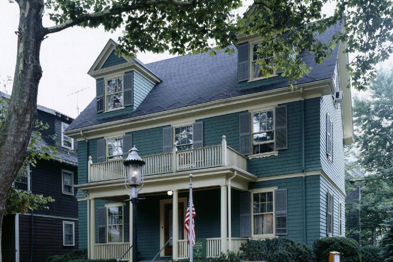 John_F._Kennedy_home,_Brookline,_Massachusetts_LCCN2011630152