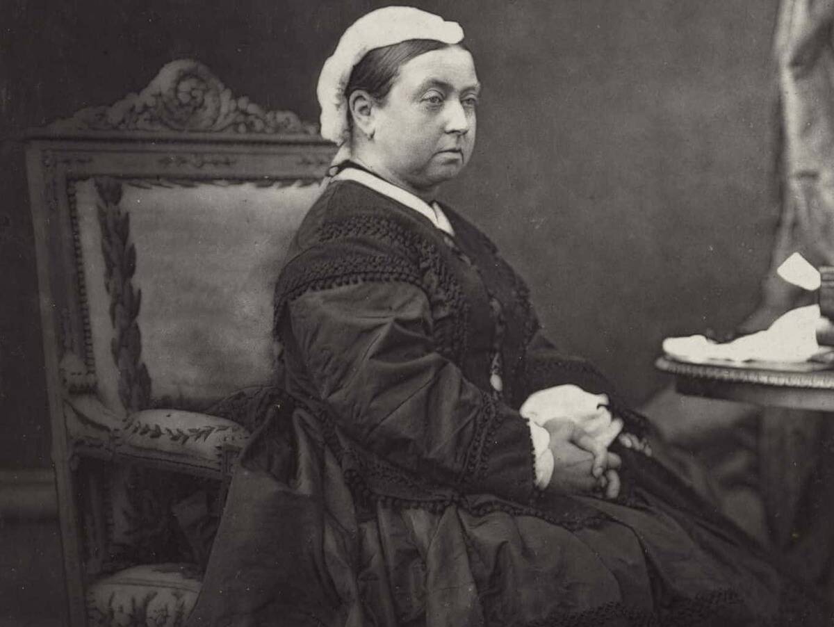 Queen_Victoria_c.1870._7936242480