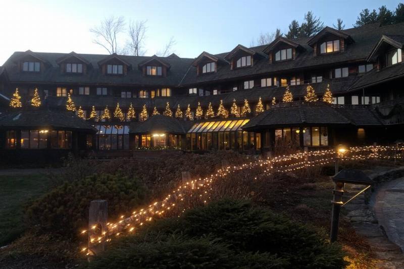 Trapp_Family_Lodge_with_Christmas_trees_24_Nov_2017