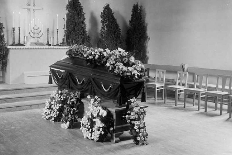 begravning-osthammar-uppland-998003-1024x809