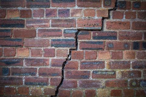 Stair-shaped cracks in brick.