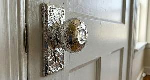 Here’s Why You Need To Cover Your Doorknob In Aluminum Foil When Alone