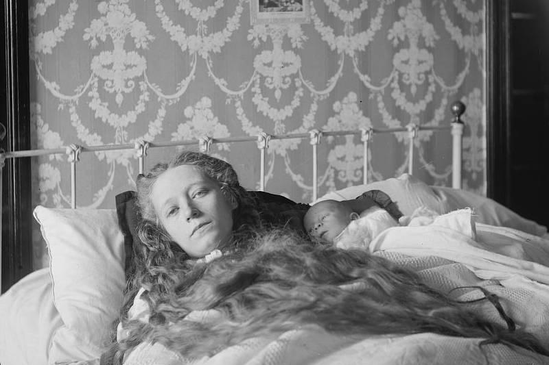 mrs-ocey-snead-in-bed-baby-in-arms-1