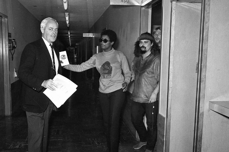 Oct. 20, 1967: Members of the Grateful Dead and friends were busted at their 710 Ashbury home by narcotics police. Ron 