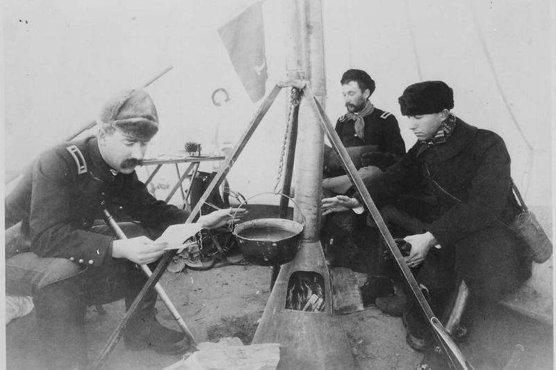 officers-in-tent-by-fire-during-the-pine-ridge-campaign-1890-91-nara-531127-b1e7a1