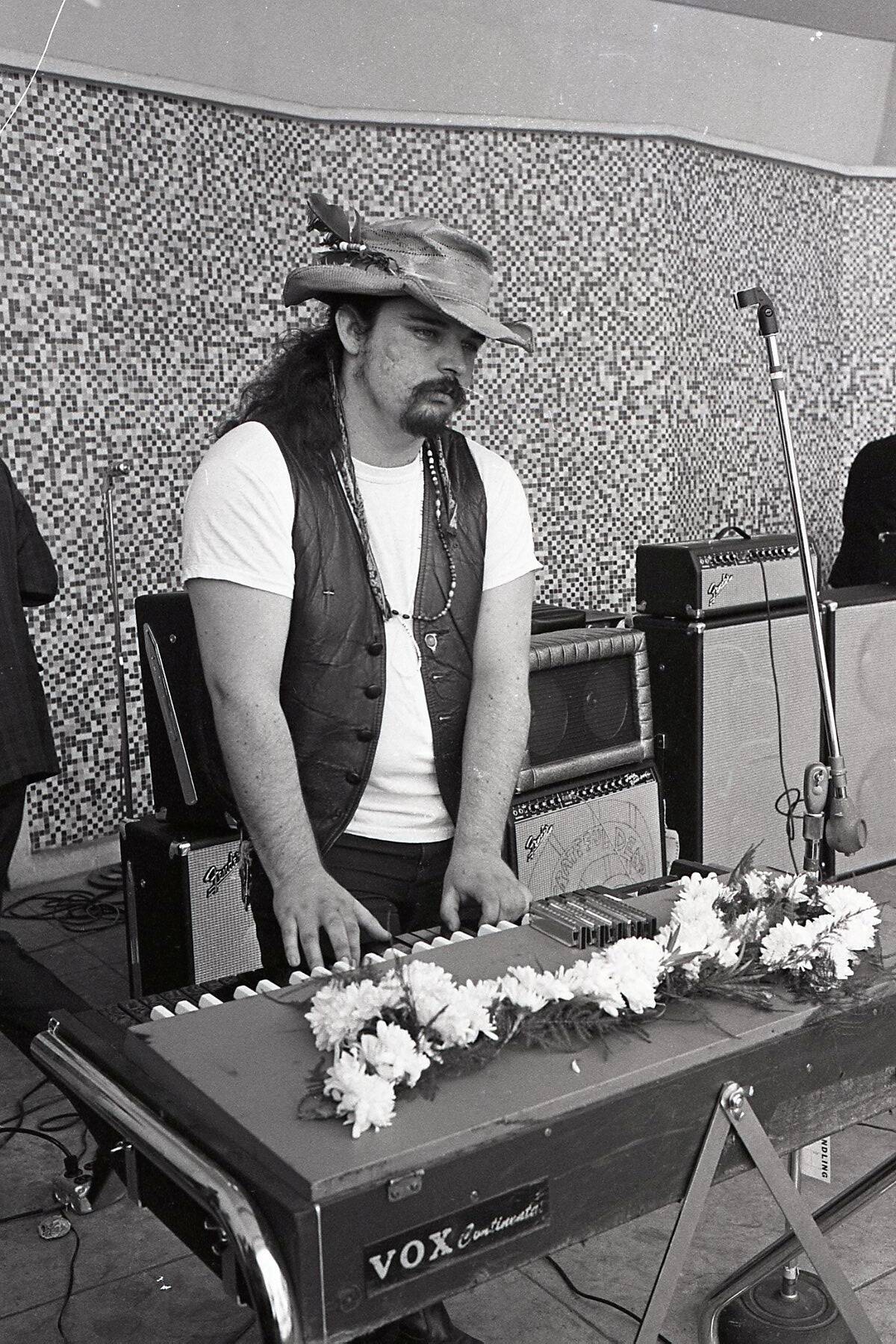 Pigpen McKernan plays keyboards at Grateful Dead show in NYC in 1967