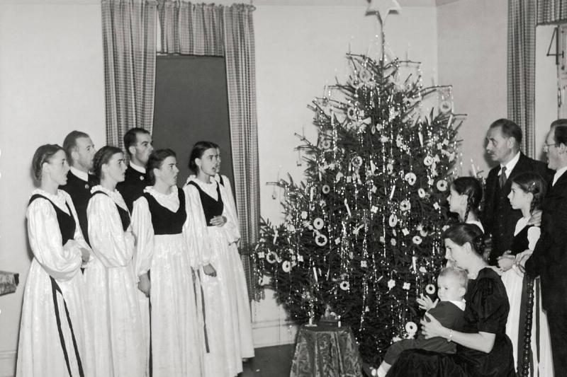 The Trapp Family on Christmas eve, Photograph, Around 1941