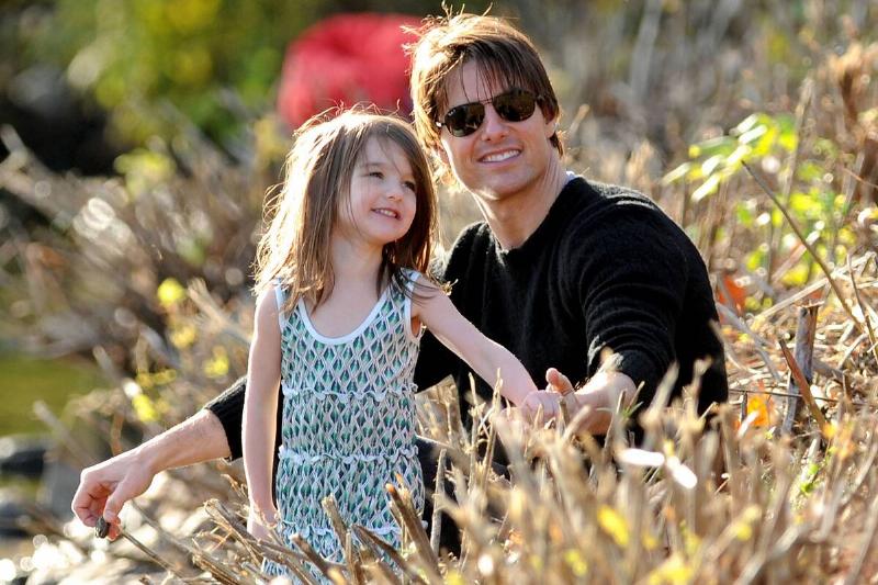 Tom Cruise, Katie Holmes & Suri Cruise Visit Charles River Basin - October 10, 2009